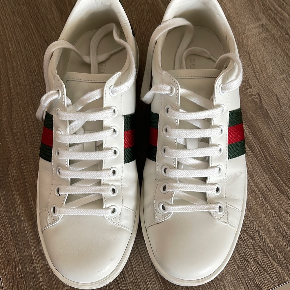 Women’s Gucci Leather Sneaker